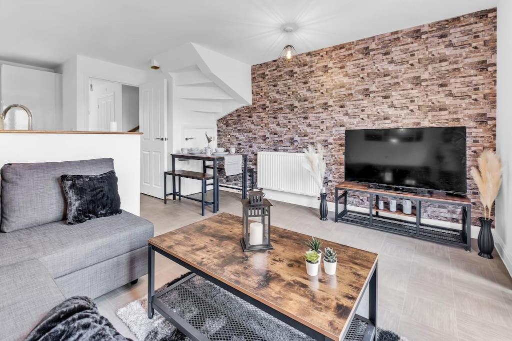 Beautiful 5 Bedroom Home In The City Centre With Gated Parking Birmingham Buitenkant foto