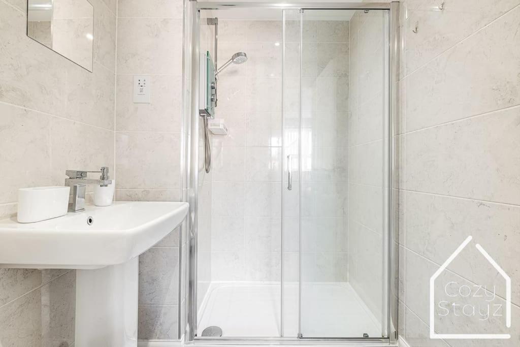 Beautiful 5 Bedroom Home In The City Centre With Gated Parking Birmingham Buitenkant foto